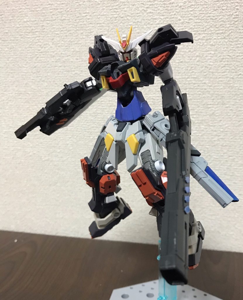 武器は主にGNソードとシグマシスキャノンの2つ。パージ前より総合的な火力は大幅にダウンしたものの、2つそれぞれの火力に変化はなく十分な威力となっている。