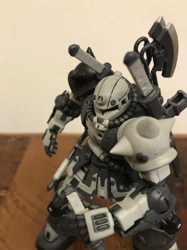 背中にオノを2つ装備致しました。頭もディテールやパーツ増やしましたw