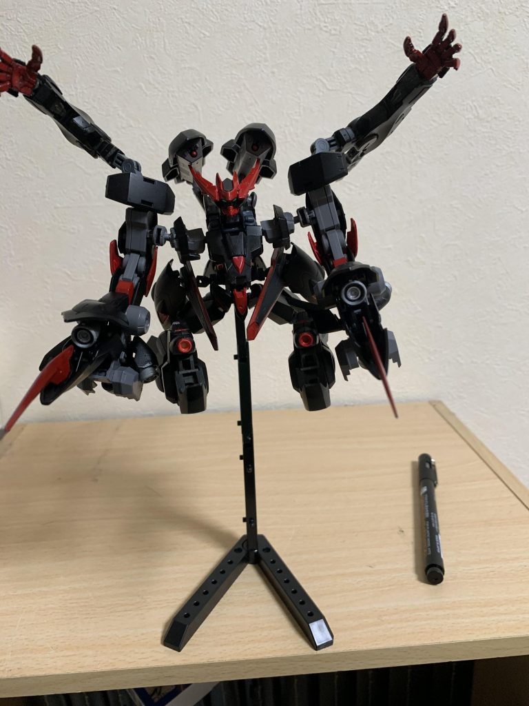 MA形態(攻撃形態)巡航形態からブースタークローと大型マニピュレーター、ダインスレイブを展開した形態。MAのみダインスレイブが発射可能となっている。これは、MS形態時だと衝撃で各部に異常が起きるためである。