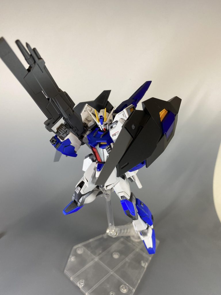 ディフェンスポジション。
バインダー表面は対ビームコーティングが施されている…という設定です。
増設されたスラスタによる回避主体の機体なので通常のシールドは使用しません。