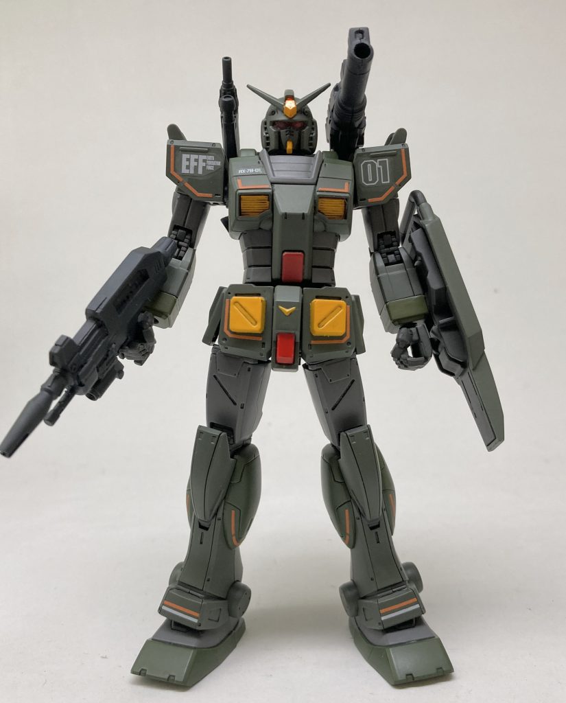 今回の意図はカッコ悪いと言われる局地型の
プロポーションを最低限の改造でどこまでマシに
見られるようにするかでした。
とりあえず、横に広がりすぎの腰パーツを狭めたんですが
ことの外有効だったようです。
あと足ジムのに変えた。