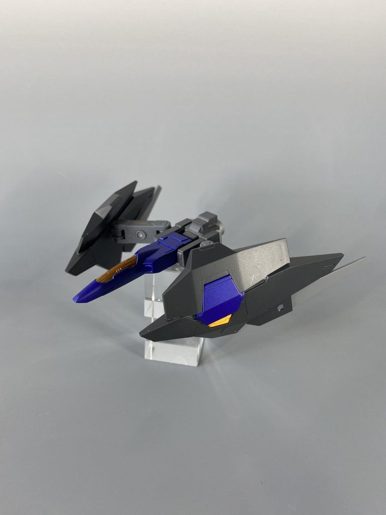 先端部分はビルドブースター、バインダーはフレームアームズのバーゼラルド用オプションパーツ。それ以外はほぼプラ板積層です。