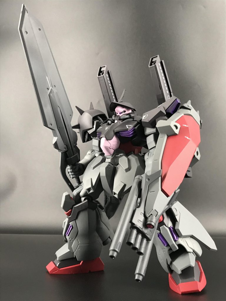剣はヘルムヴィーゲリンカーの物を少し加工して使いました。
磁石を仕込んでいるので背中にマウント出来ます