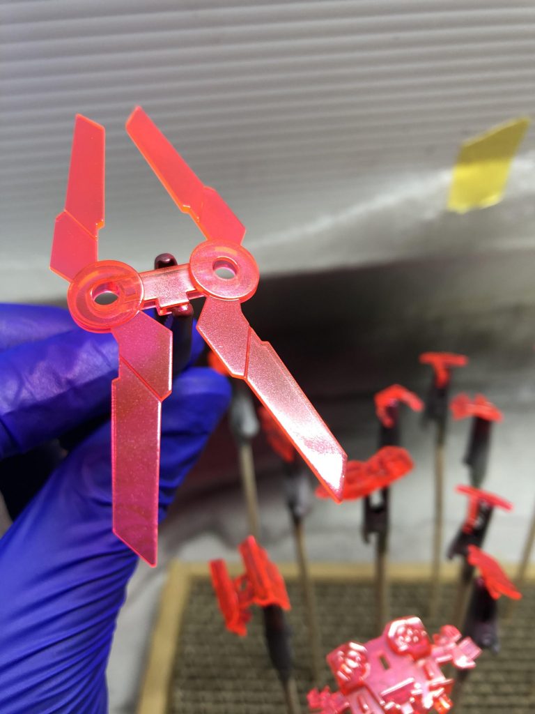 蛍光ピンクのお陰で輪郭がはっきりし、トランザムレッドパールの効果で光をよく拾う様になりました。