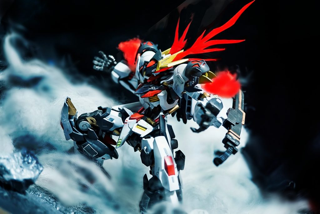 バルバトスと言えばのリミッター解除
カメラアイからの眼光エフェクトと合わせ、肩の爪型ダクトからは赤い蒸気を吹き出させました

※良いのが撮れたので写真変えました