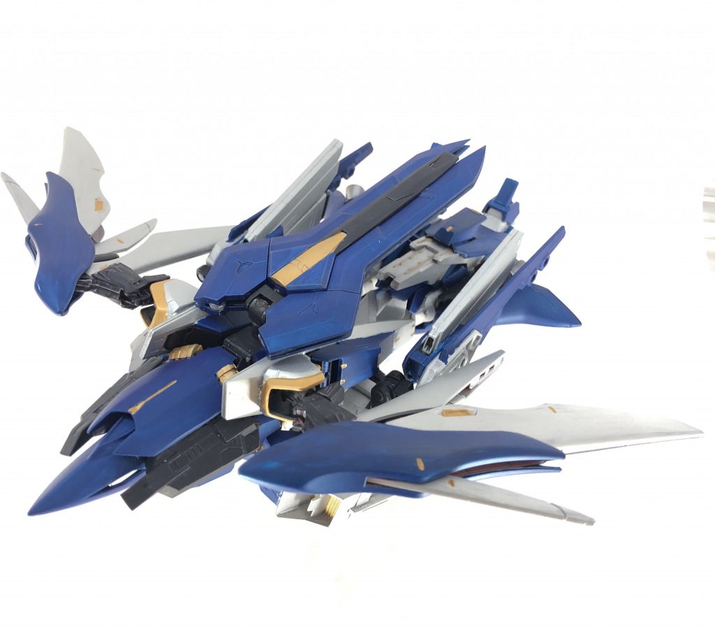 高速巡航形態に変形可能。
シールド接続以外は、差し替えなしでこの形態を取ることができます。