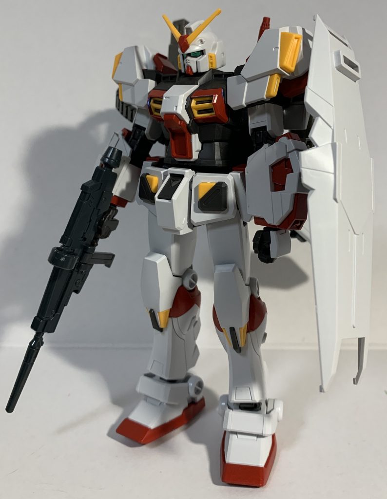 基本的には切り出す前の青いランナーに軽く白サフやった後にモンザレッド塗ってそのまま切り出して組んでみました。