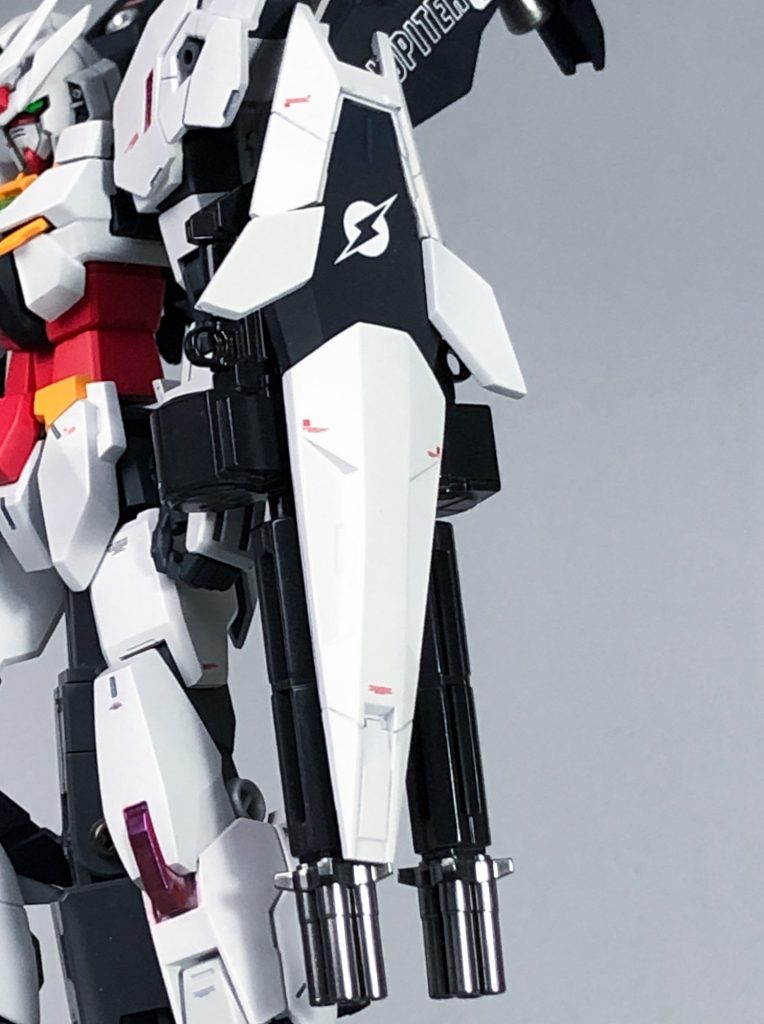 シールドはコアガンダムのシールドをベースにミキシングでそれっぽく。ガトリングはHGフルアーマーユニコーンの物をそのまま使っています。