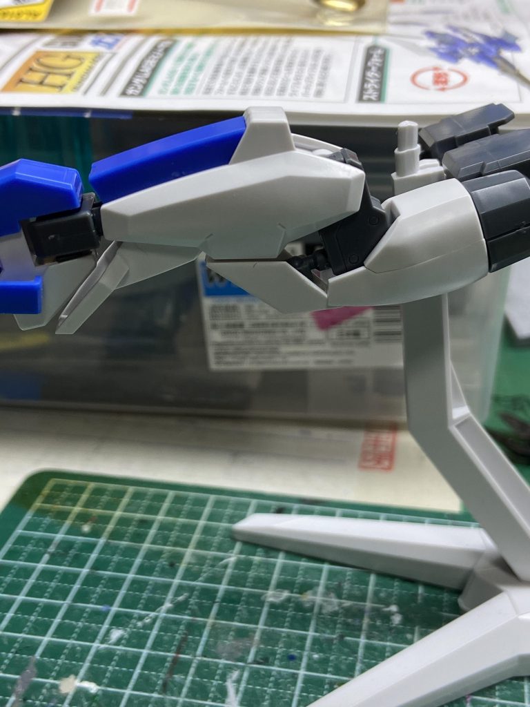 膝パーツの分割により、ストライダー形態がキマルように出来ました。