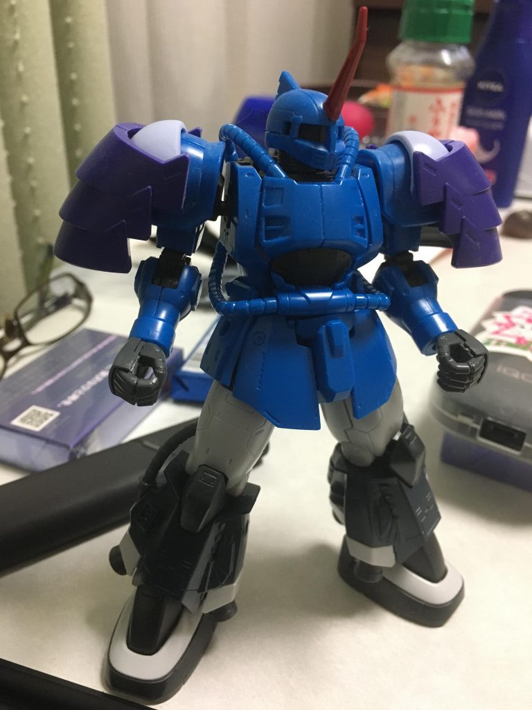 余ってたRジャジャのツノ、ヴァリュアブルポッドの肩アーマー、ザクⅡR-1の足をつけた状態