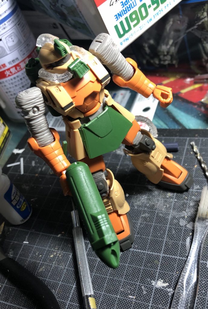 各部のパイプはTBザクのパイプをレジンで複製して使用しています