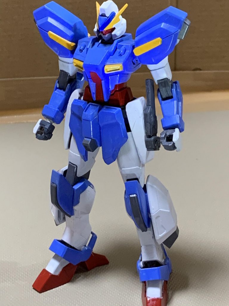 色の配色は105ダガーを参考に、メインの青をMSライトブルーに変えています。
細かい箇所の塗りにムラが出来ているのが心残りでした。