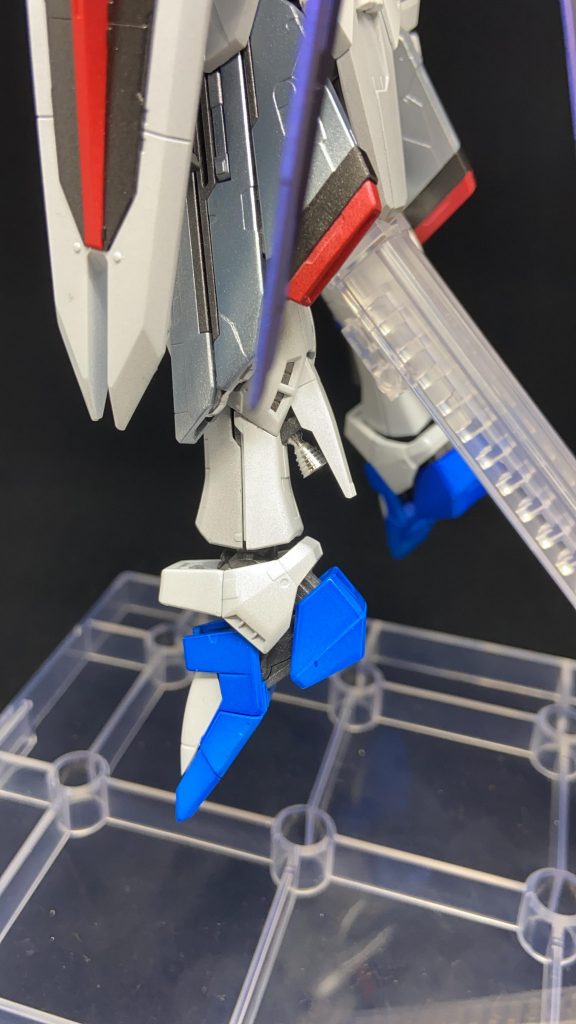 メタルパーツ取り付け。