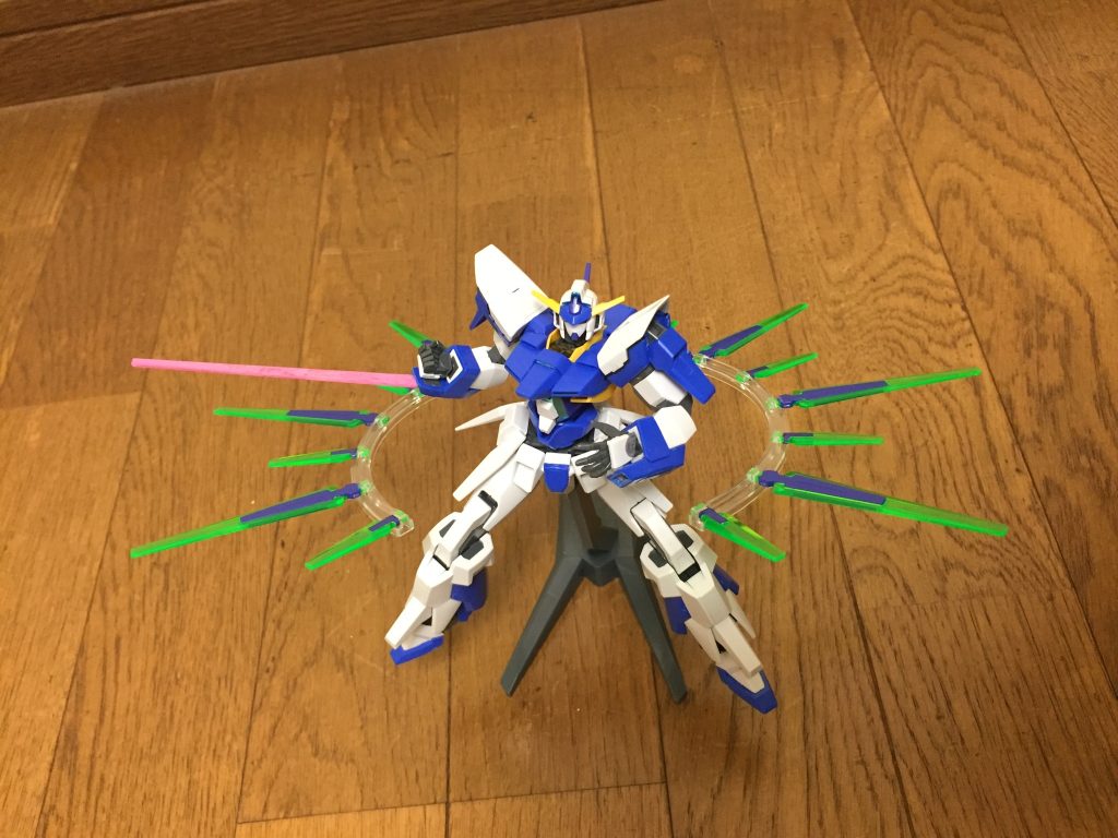 総合的な戦闘能力はフォースインパルスガンダムと互角であり、本機は、単機で圧倒的なパワーと攻撃力による殲滅戦、高い機動力とビームサーベルによる格闘戦、Cファンネルによる遠隔攻撃を得意とする。ちなみに、ガンダムAGEシリーズ「最強」と言うのは、あくまでもアスノ家製のものに限る。アスノ家ではなくアズラエルと連邦軍が共同で製造したガンダムAGE-1レッドホッパーと比較すると、運動性やジャンプ力はレッドホッパーが上回り、火力と防御力はこちらの方が上となっており、総合的な基本性能に大差はない。