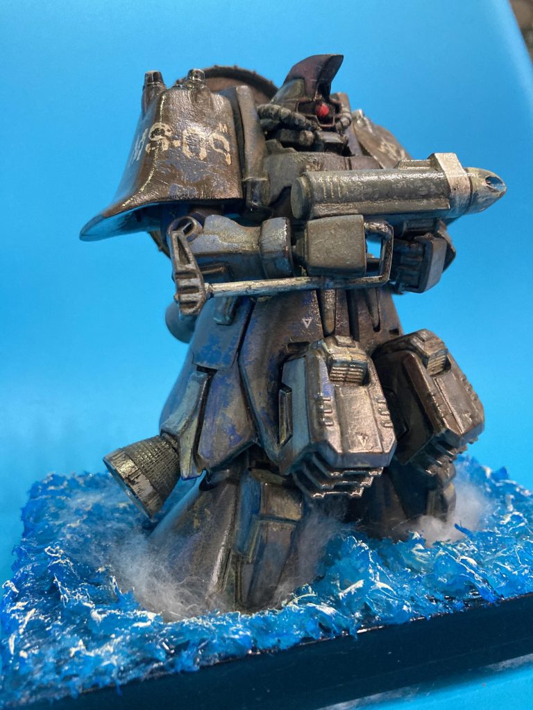 ザクマリナーからの流用を基本に、パイピング、バーニア、推進装置を増設しています。