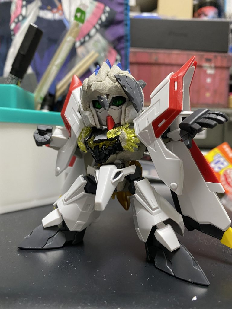 フェニックスをベース。足はSDCSゼータ。肩は號斗丸。フェニックスの形状はなるべく残しています。