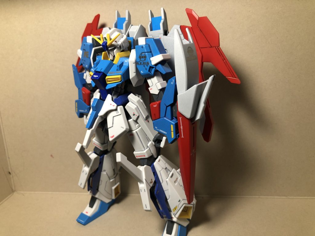 色は何度か迷走しながら