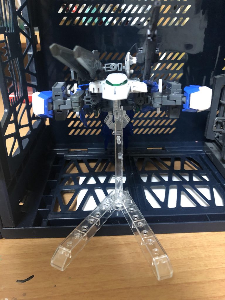 今回は支援機も作りました名前はスカイラックブースターです！装備はミサイル×6発ソードビット×6機動力GNドライブ