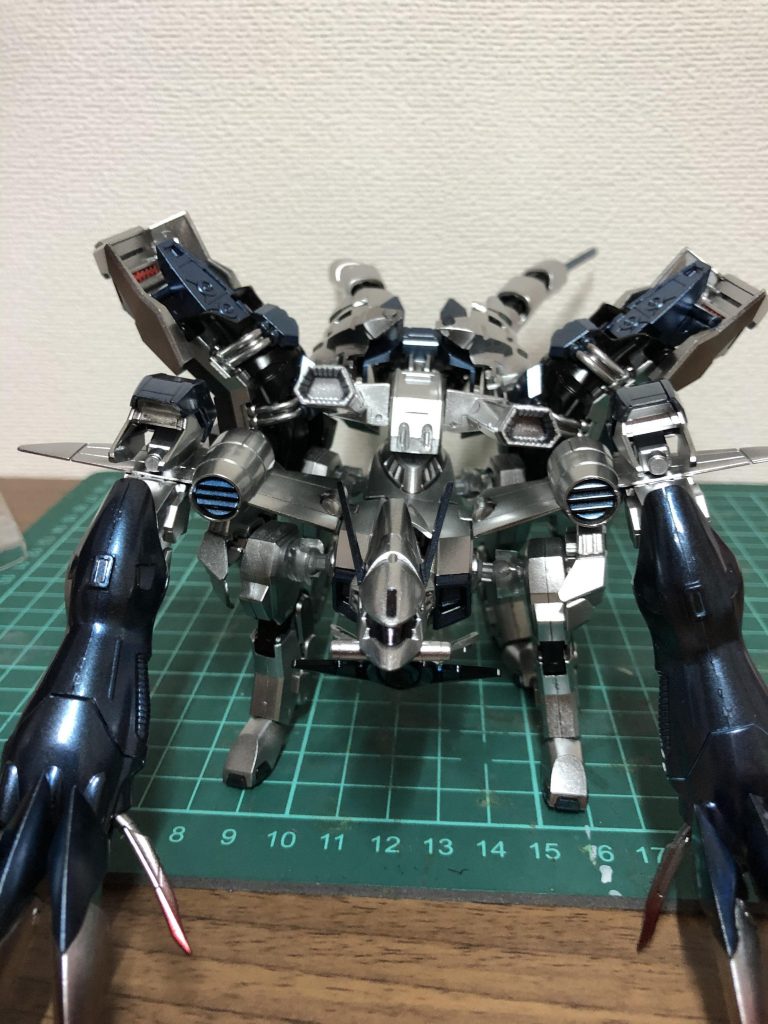 正面
ひとつひとつのパーツが大きいので配置に苦労しました…