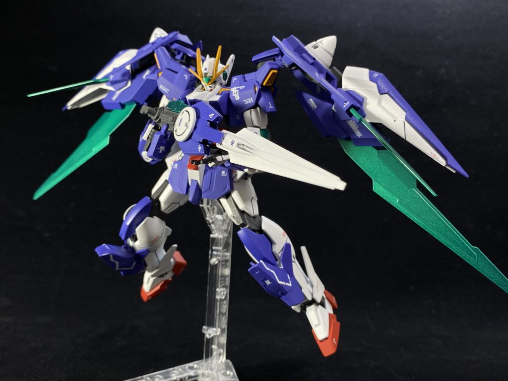 武装 GNソードSC(セカンド) 
GNソードⅡをベースにアメイジングエクシアのソードの基部を取り付け、ダイバーエースの円形のGNドライヴを貼り付けました。
小型ドライヴがソードのコンデンサーに粒子を蓄え、GNソードⅢを超える出力を発揮できる武装という設定です