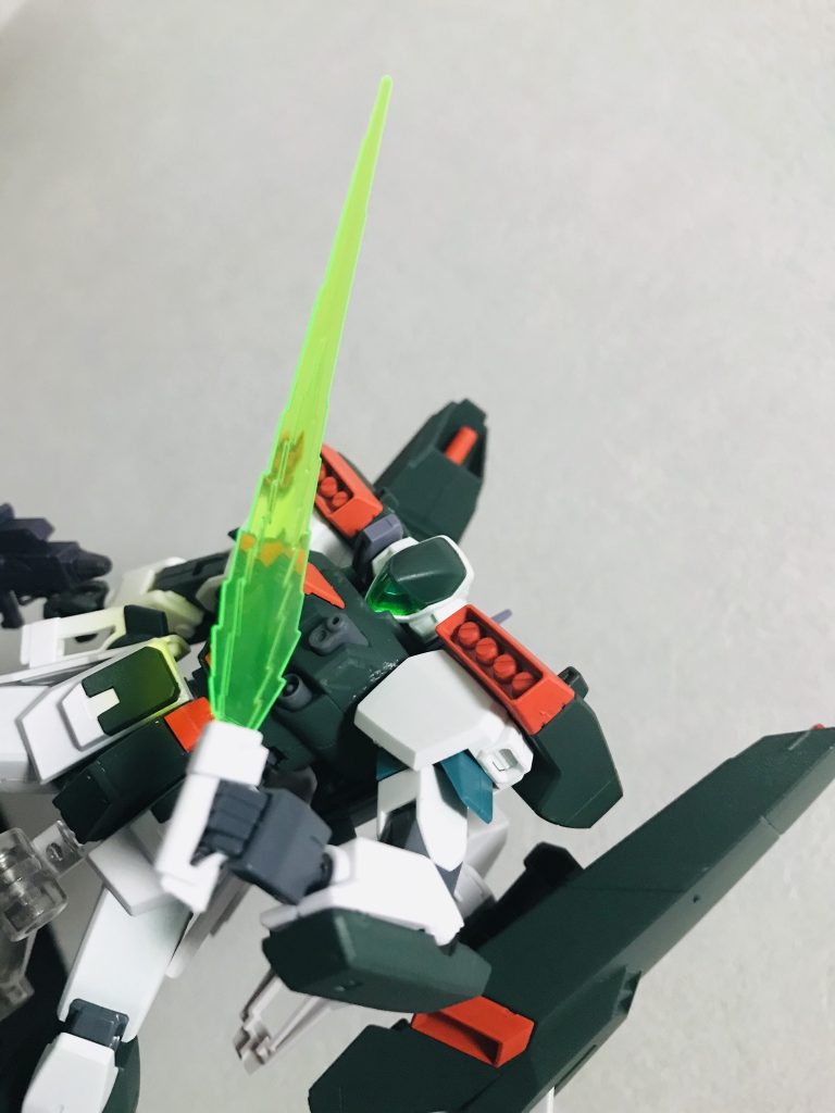 また、格闘武装として高出力のハイパービームソードを使用。
あまり燃費が良くないので弾切れや接近戦を持ち込まれた時のみ使用する。