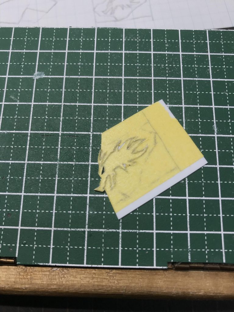 フリーハンドで切り出した肩のレリーフ