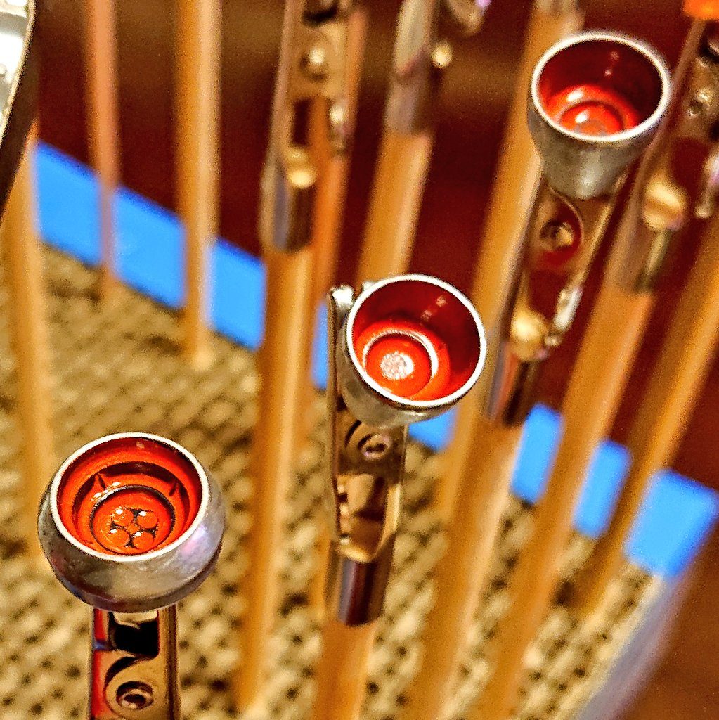 バーニア外はシルバー、内部は腰部分はメタリックレッドにしています。ブースターのはメタリックブルーです。