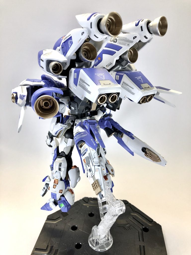 ムーンガンダムの象徴であるサイコプレートを取り外し、その代わりに大型スラスターを組み込みました。