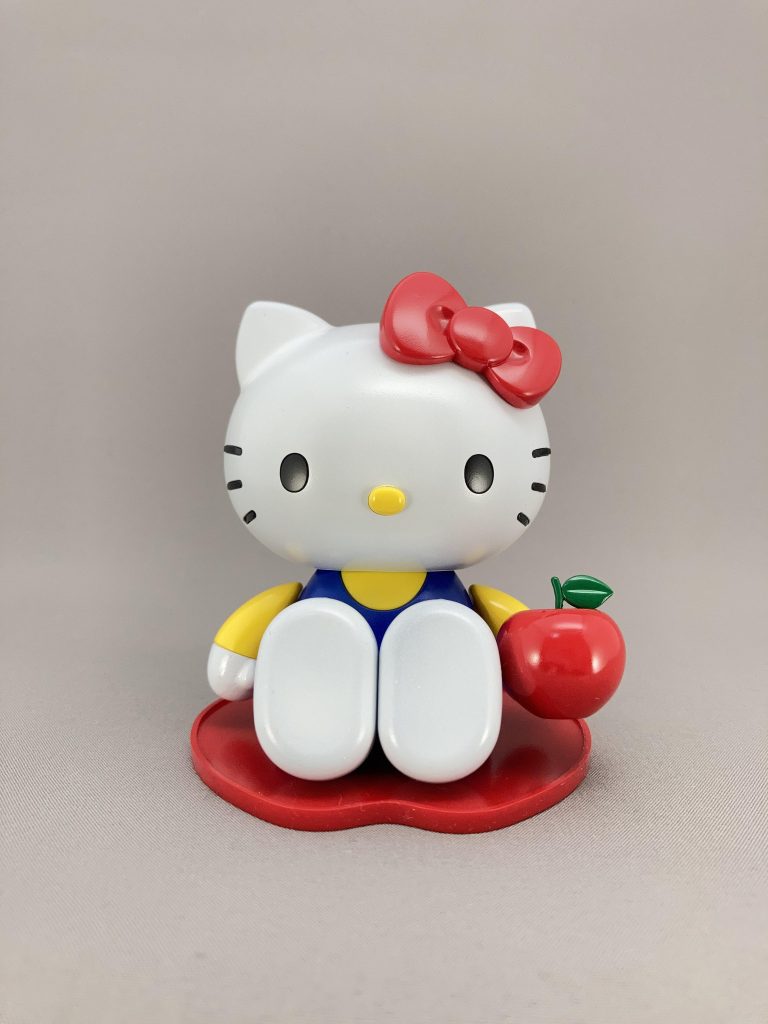 座りポーズ。
パーツ組み換えしないでできます。担当者の気合いを感じますね。