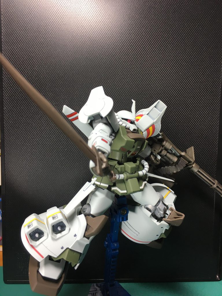 ヒートソードでぶった切るポーズも様になります。