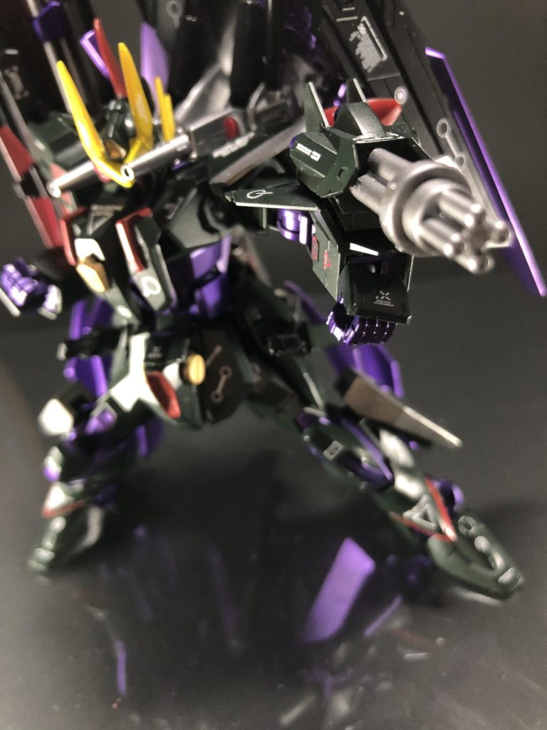 クローはガトリングに変更しました。
これはこれで古き良きガンダム感あっていいなぁと。