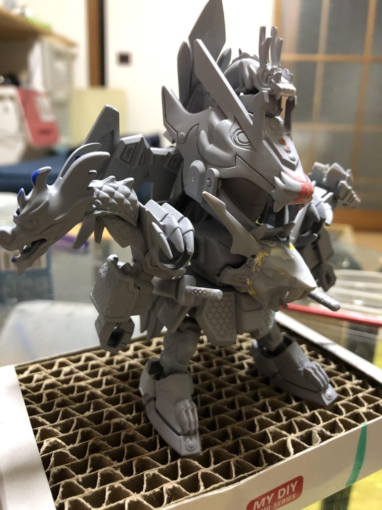 両肩の龍も少し上げ気味に配置してみました。