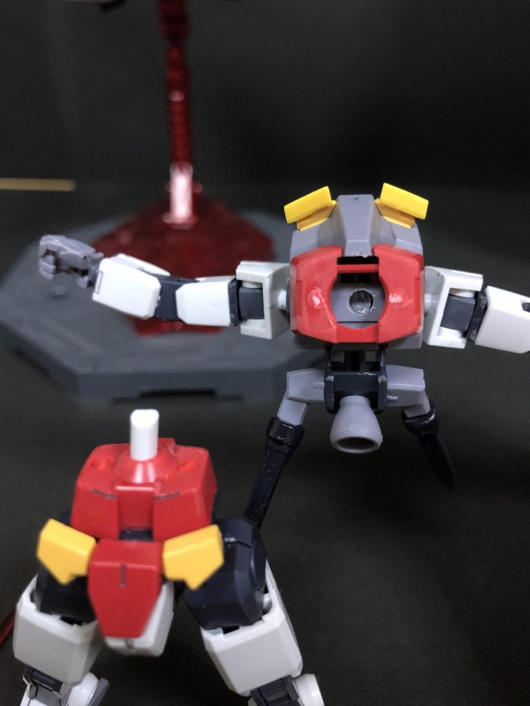 プチ改造として、胴体部分に3ミリ軸を通しています。