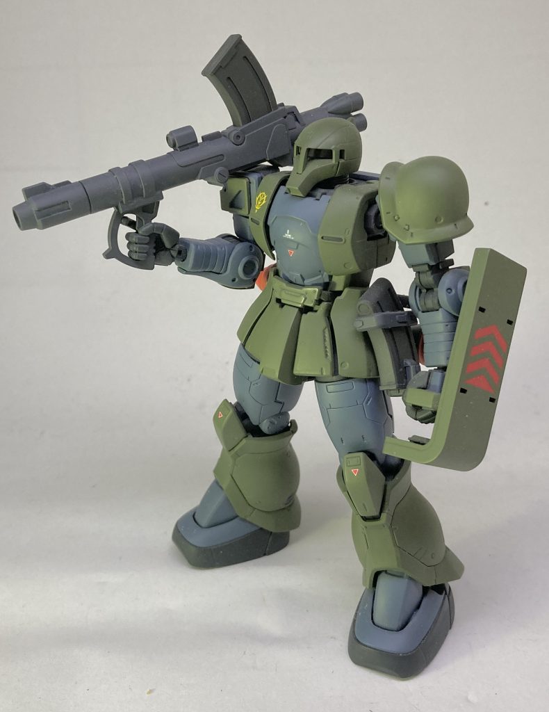 変な小型バズーカ担当。
小脇に抱えにくく、グリップの位置が悪くて
ハンドバズーカのようにも使えない。
そのくせロケット弾はデカいので携帯性も悪い。