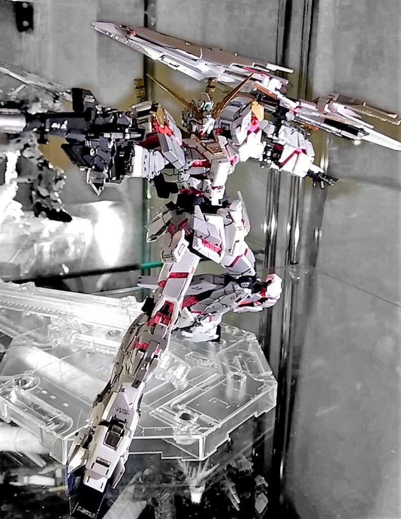 なので高級感のあるチタニウム風ユニコーンはあきらめて( ;∀;)、シルバーとホワイトのツートンのユニコーンを作りました。