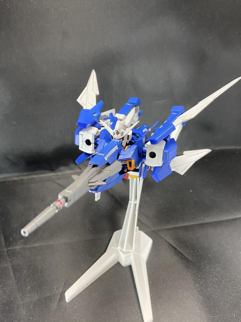 AGE2の目玉はやはりストライダー形態への変形!変形時の形状が崩れないよう各部を加工するときに気をつけていました。