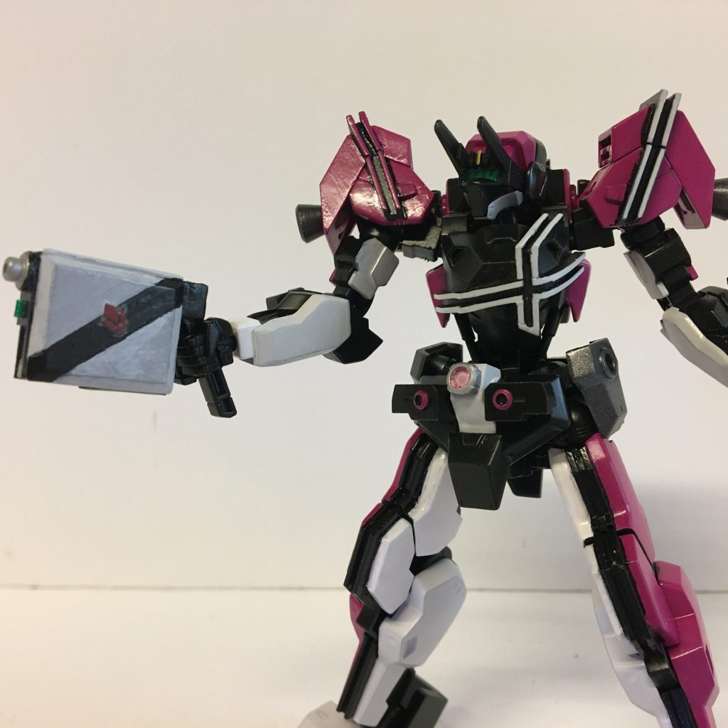 メイン武器のライドブッカーはプラ板メインで製作、収納状態と銃・剣の3つとも再現可能です♪