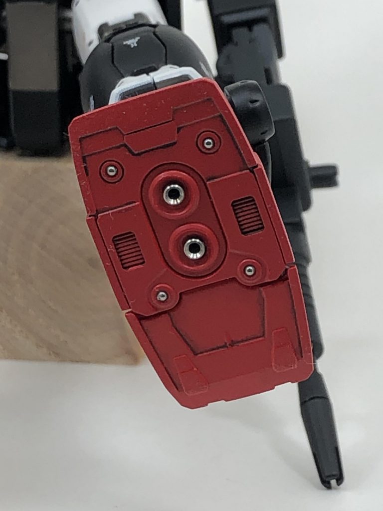 足裏は、スラスター部分にメタルノズルを使い、丸モールドにはメタルボールを埋め込みました。