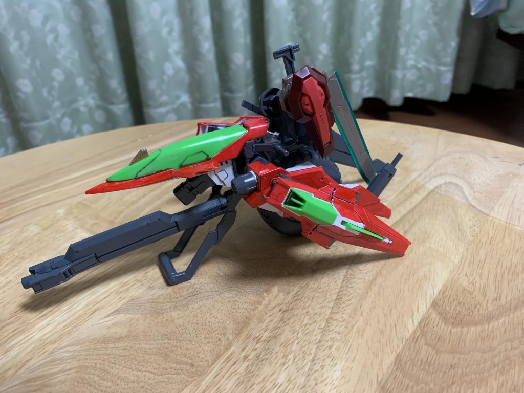 GNホッパーは単純に塗装して、武器補充のサポートメカっていう感じにしました。