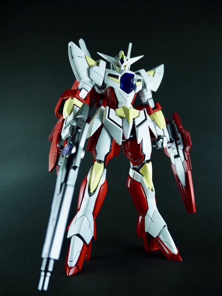 フロント
胸部と額のクリアパーツは裏面からメタル系調色のパープル、表面からクリアブルーとクリアパープル

今回はプロポーション改修は無し