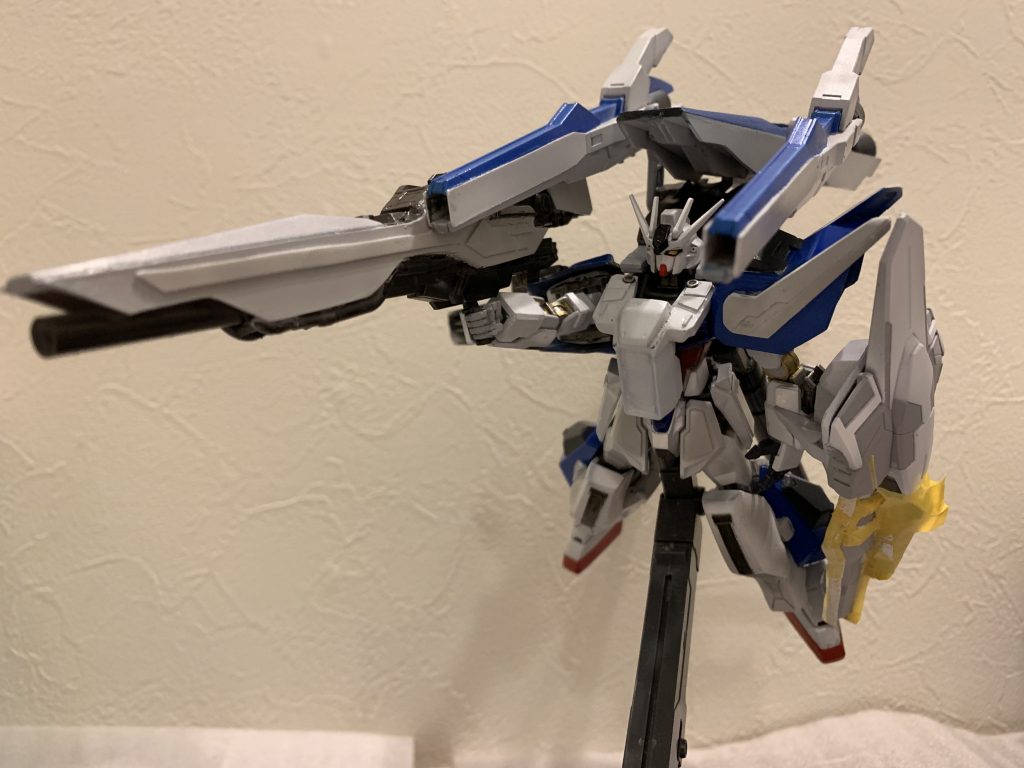 最初は明るめの青と白でまとめるつもりでした。