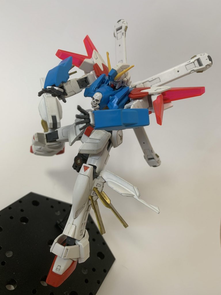 手足はガンダムDXをそのまま使用しているため、装甲が展開可能。iフィールド全開!みたいなこともできます。