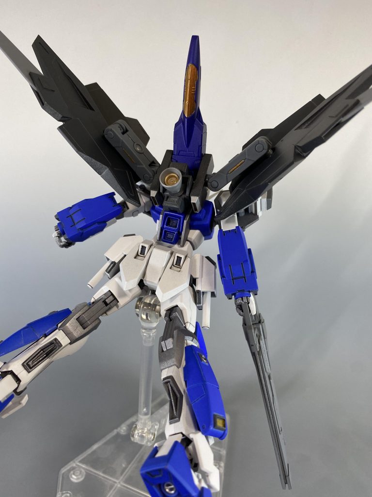 バックショット。
ウイングを除いたバインダー部分と機首以外はほぼ全てプラ板製です。