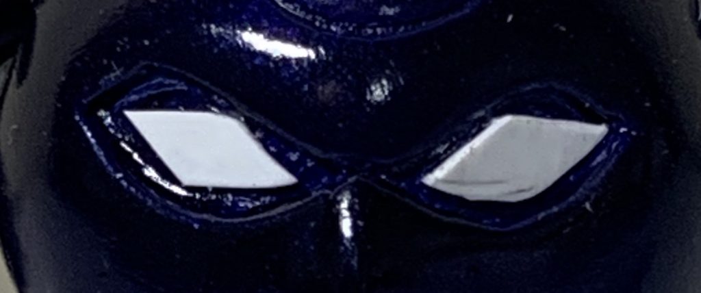 プラ板で目を作成