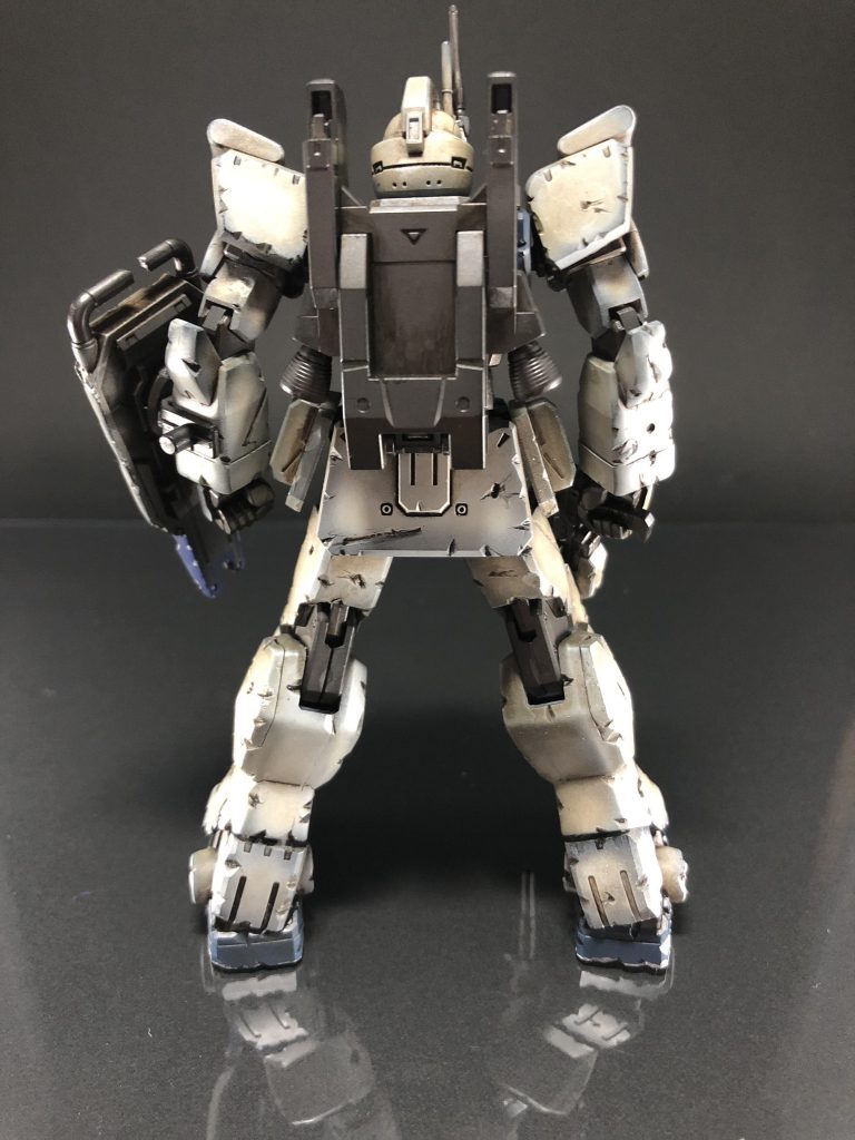 初めてでどこに汚れが溜まるとか全く理解してなかったんで何となくでウェザリングしてます。
ドライデカールが結構そのまんま見えちゃってるのが見栄え悪いですね……

ただダメージ表現は上手くできてると思います。