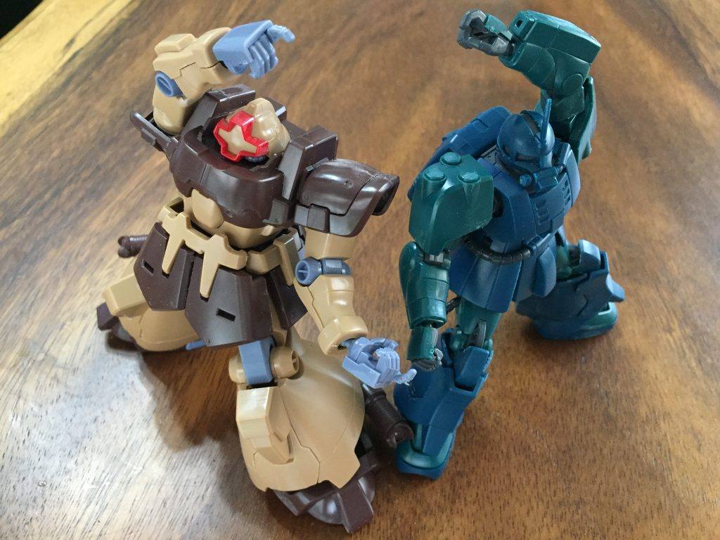 今回は船底をイメージしてチッピングでMSブルーの鮮やかな塗装を剥がしてシリコンコートした下地を出してみました。