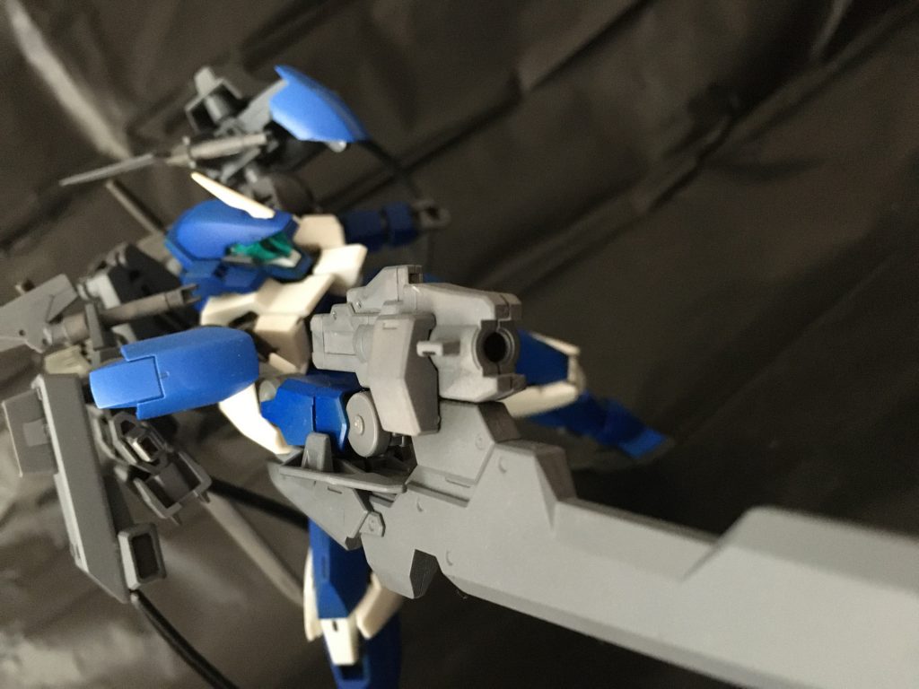 メイン武装。レギンレイズの標準的なソード一体型ライフル。本機唯一の遠距離武装となる。