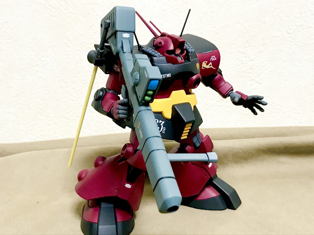 連邦軍から奪った武器との事で連邦軍のデカールを貼りました。