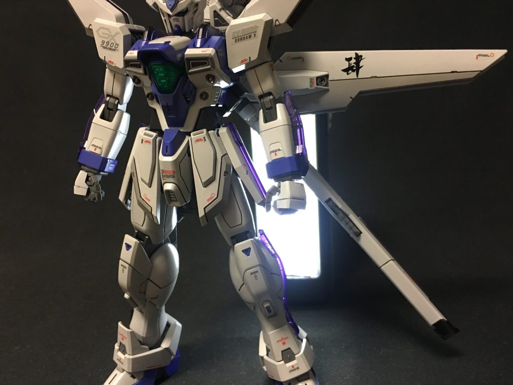 後ろからライトで照らすとクリアパーツが綺麗です！