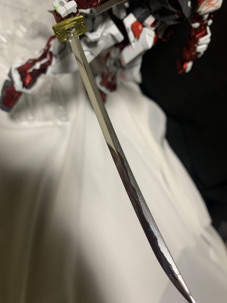 菊一文字はマスキングゾルで刃の方に波紋になる様にぬりぬりその上から艶消しを吹いてます！
いい塩梅になりました(*´ω｀*)